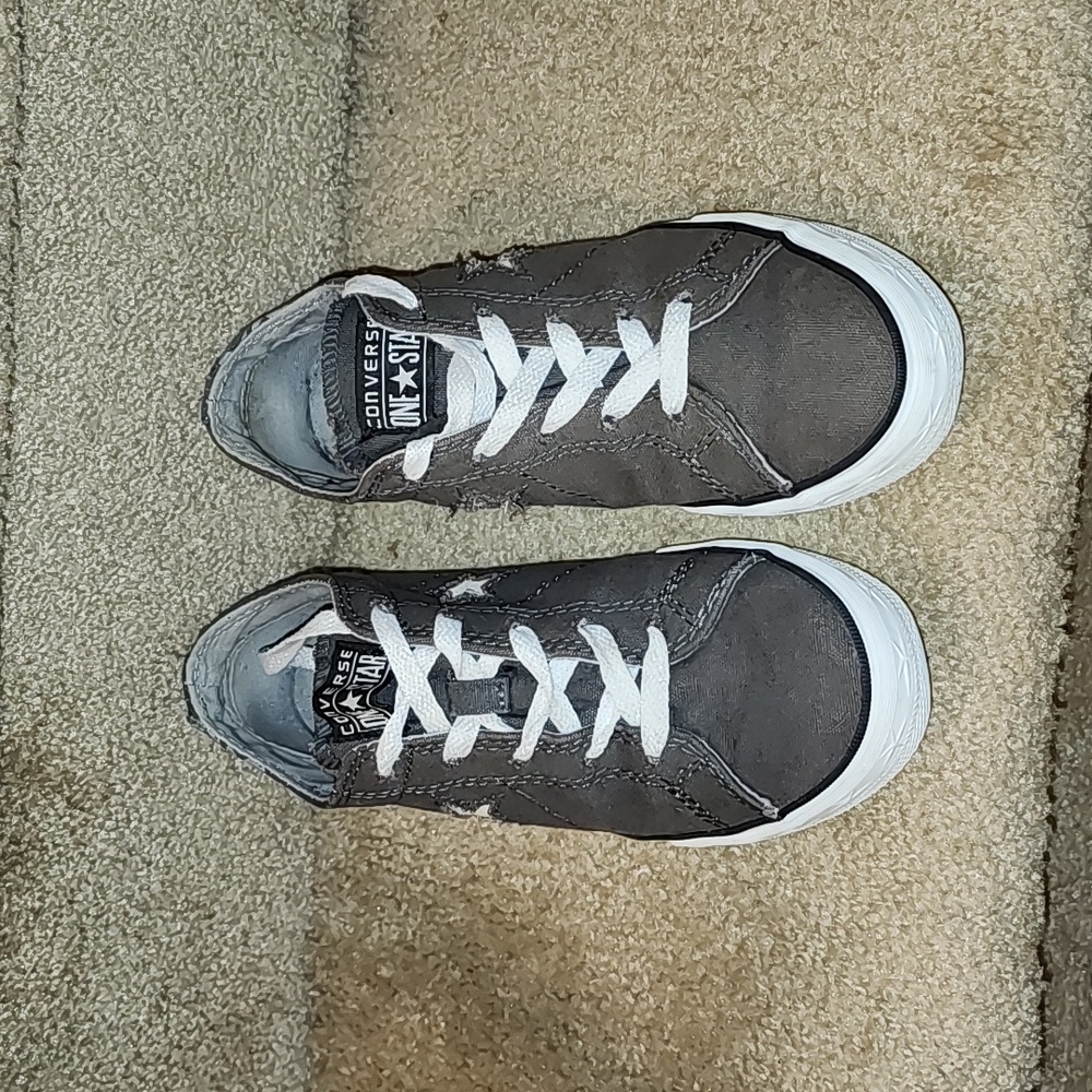 Converse One☆Star skull guitar low top sneakers, sz. 4 1\2. EUC.